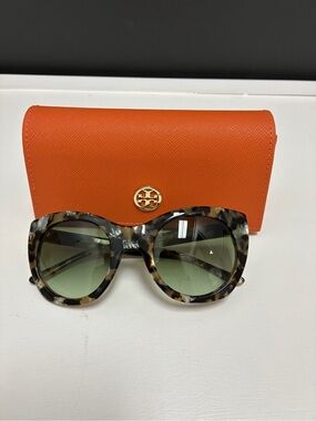Tory Burch TY6052 aviator sunglasses Tory Burch 6052 Sunglasses main image 3